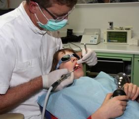Zahnärzte Stadt Wurzelbehandlung, Zahnimplantate Bleaching Zähne Bleichen, Veneers Schnarchen. Zahnersatz, Zahnkronen Mundhygiene.